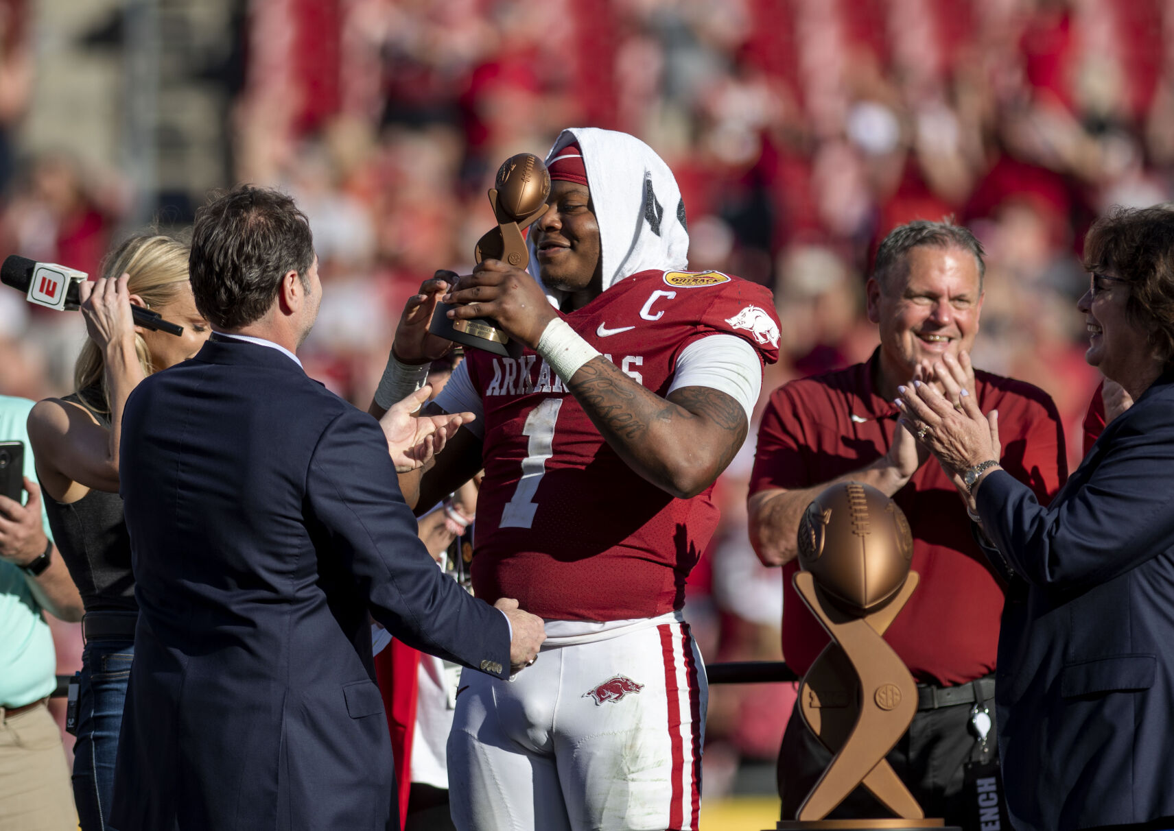 Outback Bowl 2022, Arkansas' Jefferson MVP trophy